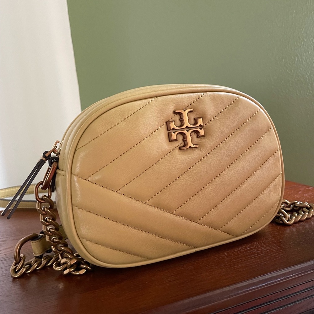 Tory Burch KIRA CHEVRON SMALL CAMERA BAG / GOLD COLOR Hardware